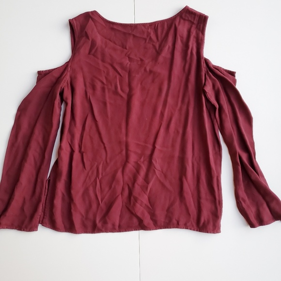 Cloth & Stone Cold Shoulder Blouse - Picture 3 of 6